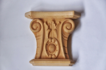Handgeschnitzte Ornamente