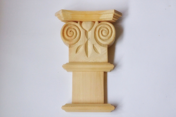 Handgeschnitzte Ornamente